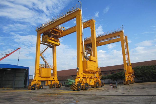 Rubber tyred gantry crane