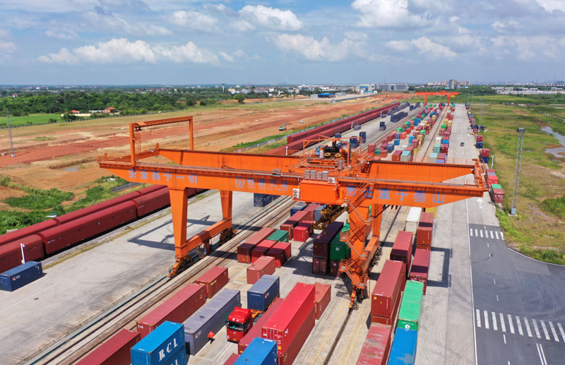 What is a gantry crane?