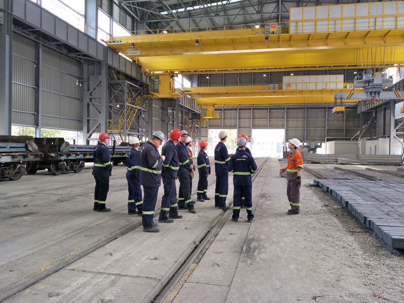 What is a bridge crane?