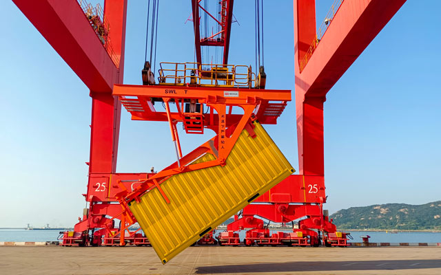 container spreaders